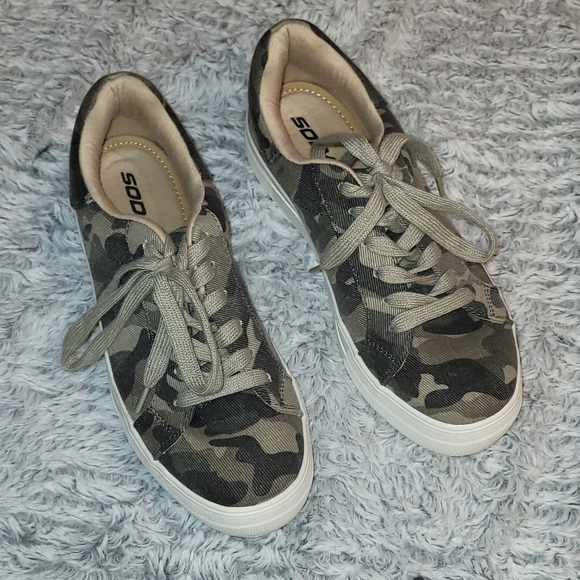 Camo Sneakers - Picture 5 of 8
